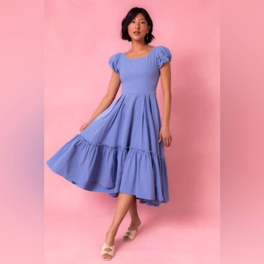 NWT Ivy City Co Dahlia Blue Puff-Sleeve Midi
Dress scoop neckline pocket Sz M